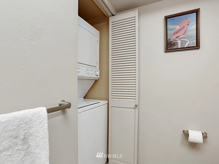 4020 Aurora Ave N #303 — Photo 5