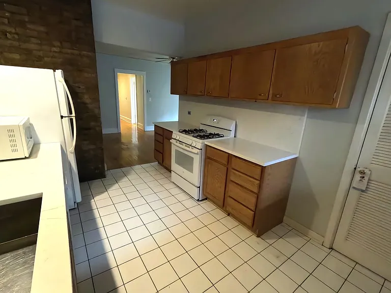 2764 N Milwaukee Ave — Photo 20