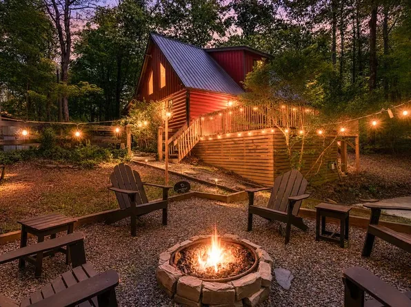317 N Pine Rd, Ellijay, GA 30536