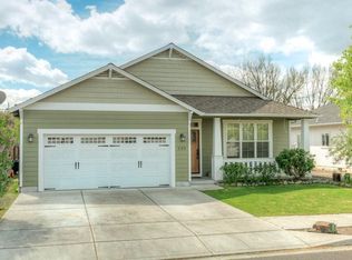 230 Aurora Ln, Central Pt, OR 97502