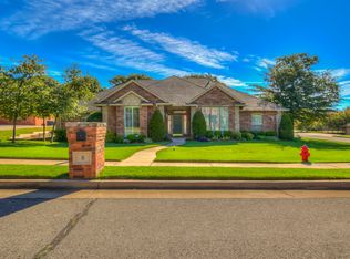 8 Hamptonridge Rd, Edmond, OK 73034