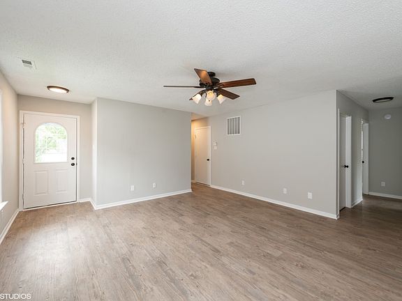 3rd image of 10877 Woods Dr