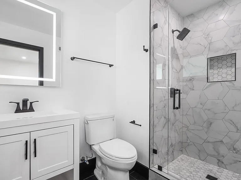 23807 Archwood St — Photo 27
