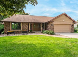 1311 S Bluemound Dr, Appleton, WI 54914