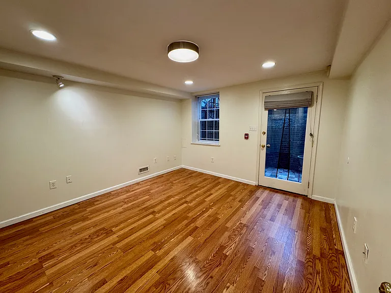 318 Bainbridge St #B — Photo 10