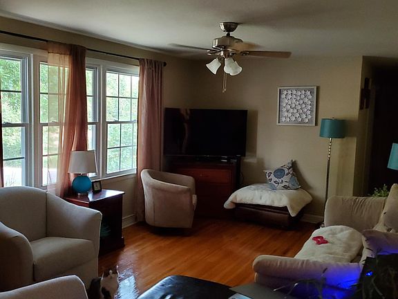 LIVING ROOM UPSTAIRS