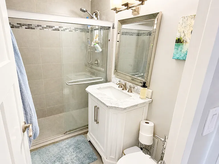 30 E Elm St #21C — Photo 11