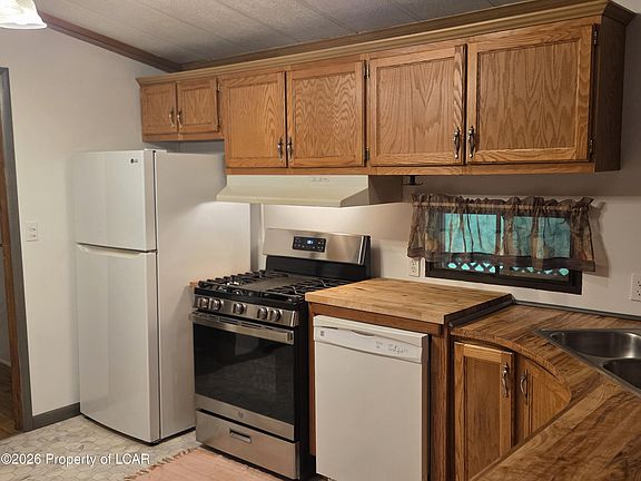 3rd image of 328 Old Tavern Rd