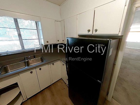 2nd image of 1414 Glengarry Rd