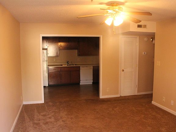 3rd image of 2812 Cobalt Dr APT E