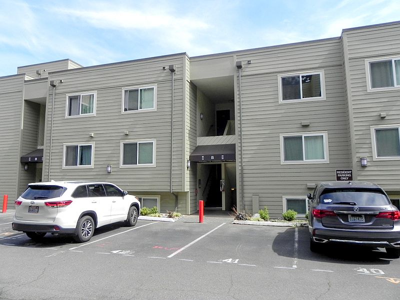 1st image of 5834 NE 75th St Unit B305