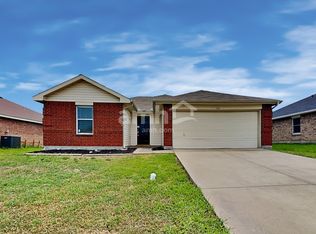 316 Quail Crossing Dr, Sanger, TX 76266