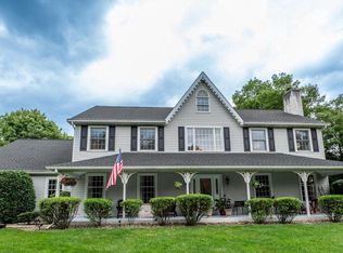 6 Yellow House Dr, Douglassville, PA 19518