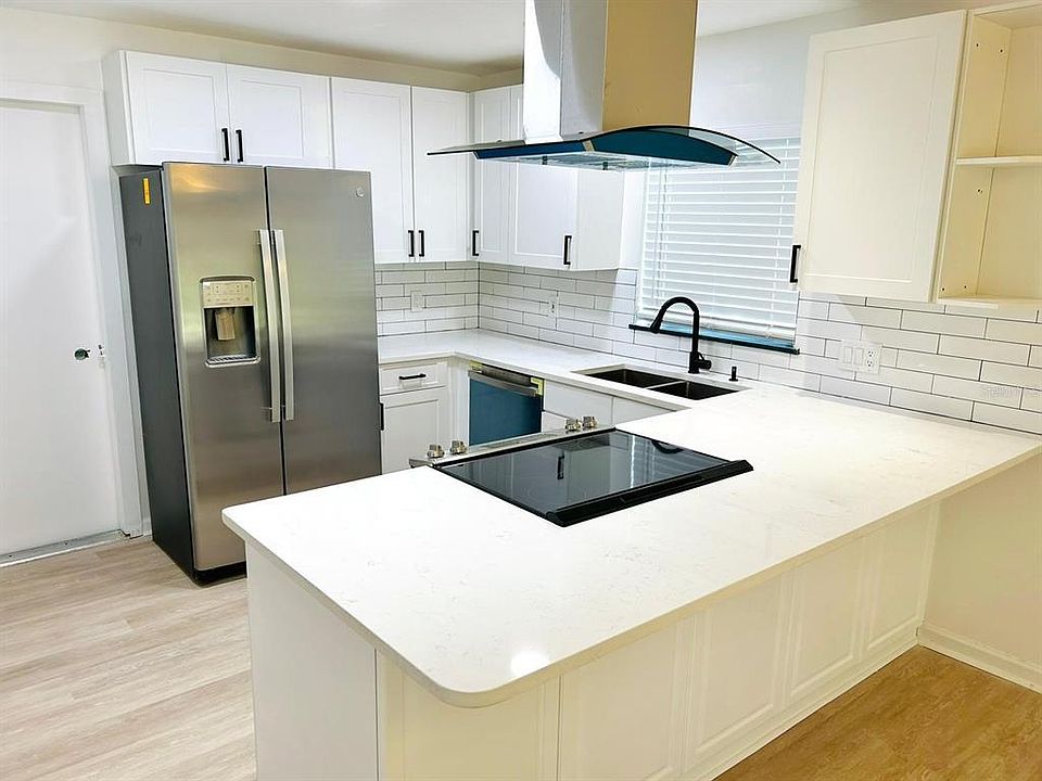 2nd image of 176051 Clovercreek Pl
