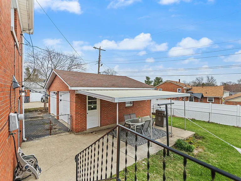 1706 Cameron Ct — Photo 44