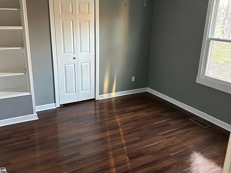 2315 Lloyd Ave — Photo 7