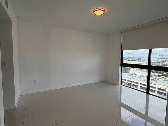 4th image of 5300 Paseo Dr #1107