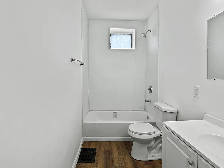 4620 Pope Ave — Photo 8