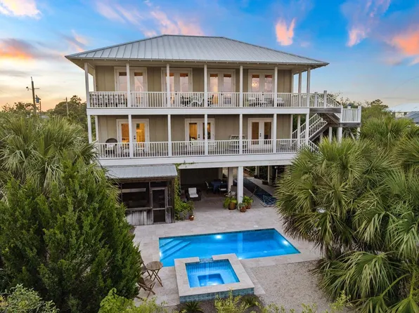 1081 W Gulf Beach Dr, Eastpoint, FL 32328