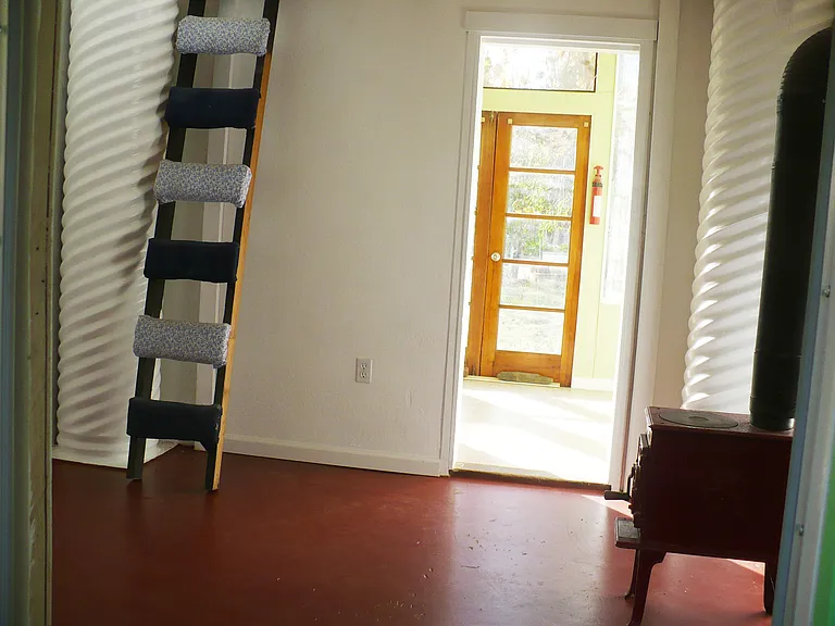 Fredericks Cir — Photo 3