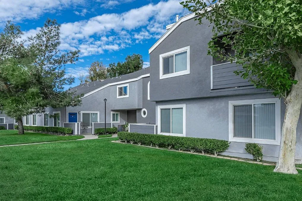 Westwood Park Apartments — Photo 2