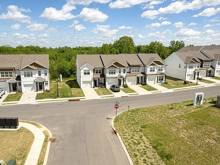 Highland at Hickory Hills Townhomes — Photo 43