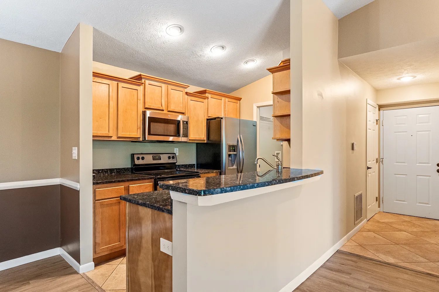 2 bed, 987 sqft, $1,435 — Photo 3