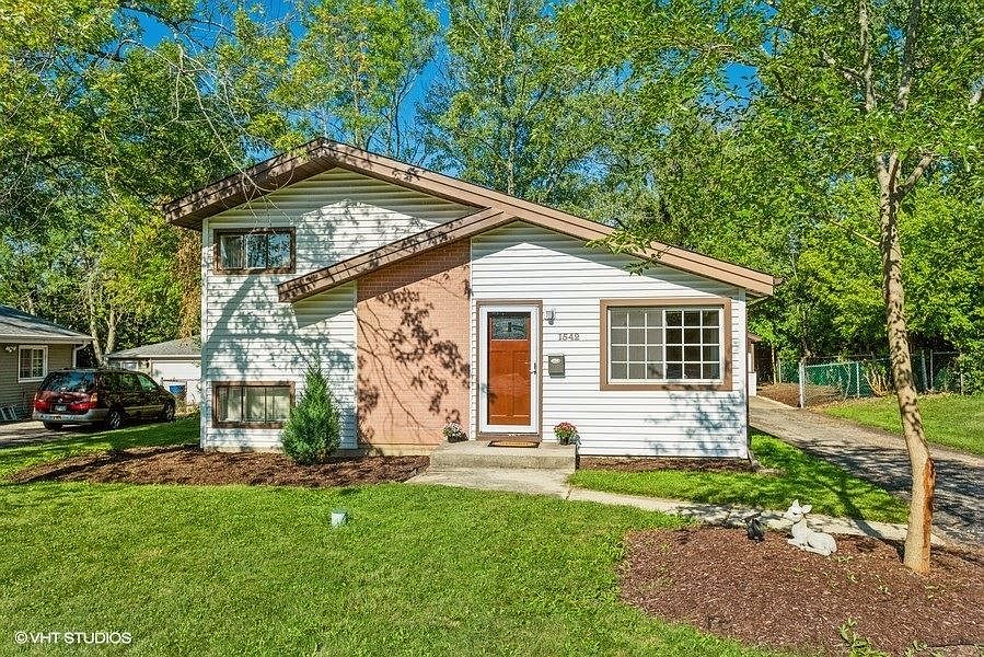 1st image of 1542 Larry Ln