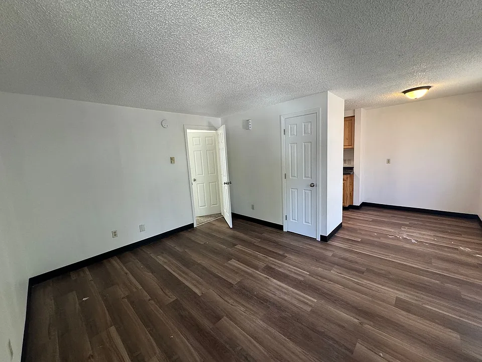 811 Bennett Ave #1-14