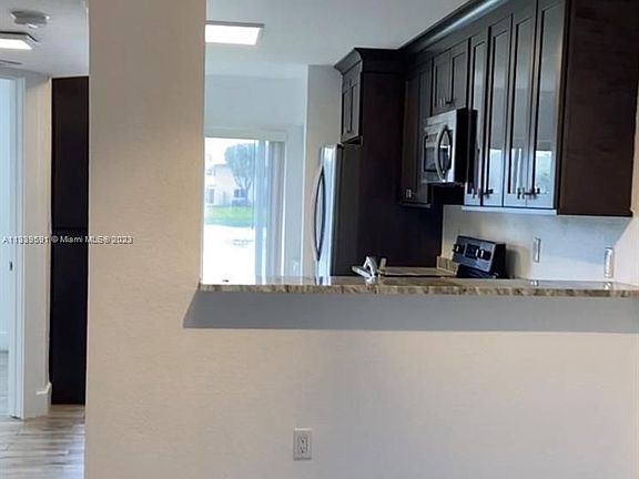 2nd image of 1270 SE 26th St Unit 105