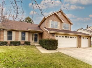 1225 Berkley Rd, Lake Zurich, IL 60047