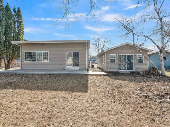 1304 Jerdee Ln, Wahpeton, IA 51351