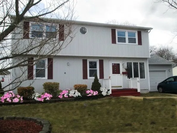 176 Carlls Path, Deer Park, NY 11729