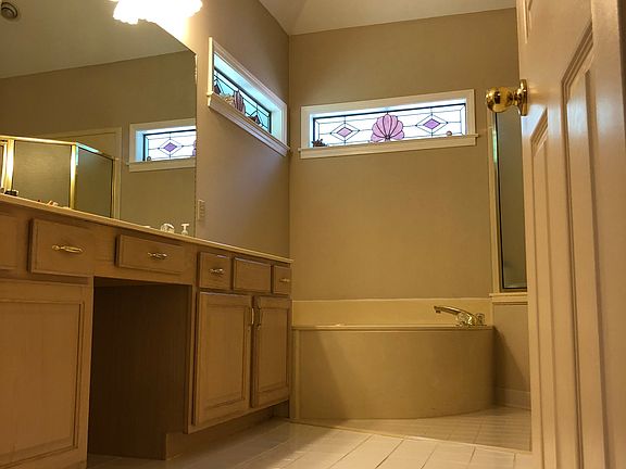 5th image of 1801 Woodchase Glen Dr