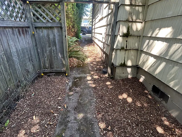 909 S 5th St — Photo 22