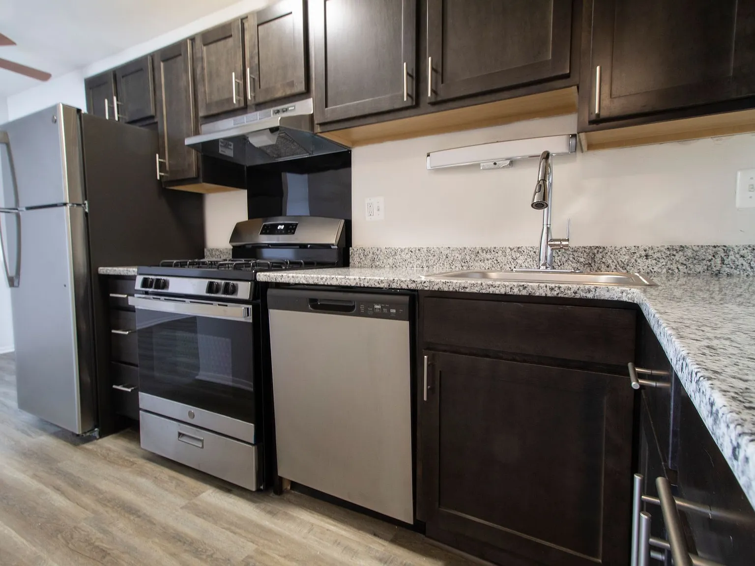 Novi Ridge Apartments — Photo 2