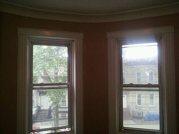 3rd image of 326 Weirfield St