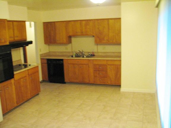 2nd image of 1498 Pershing Dr