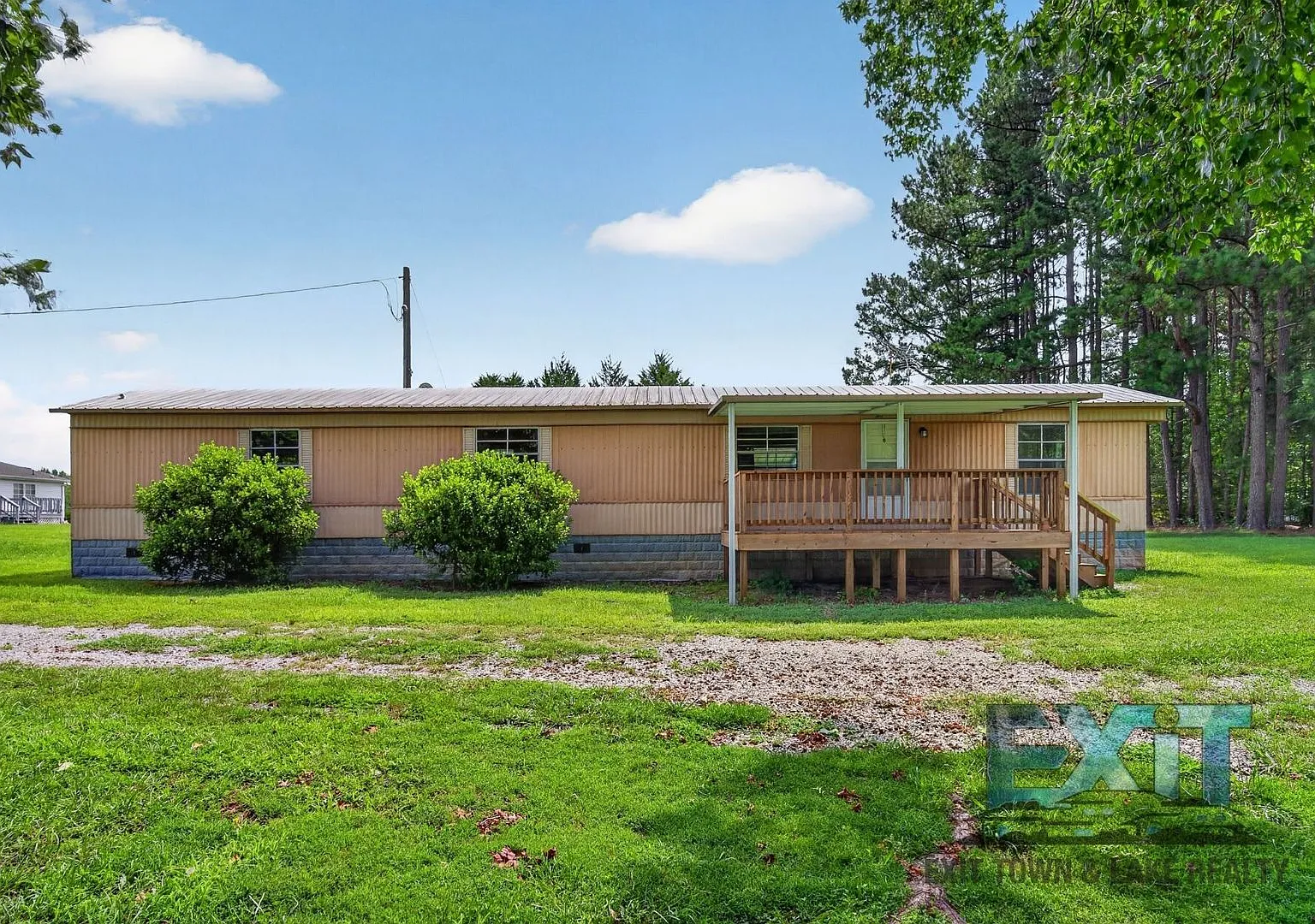 Peaceful Country Living in Gasburg, VA! — Photo 1