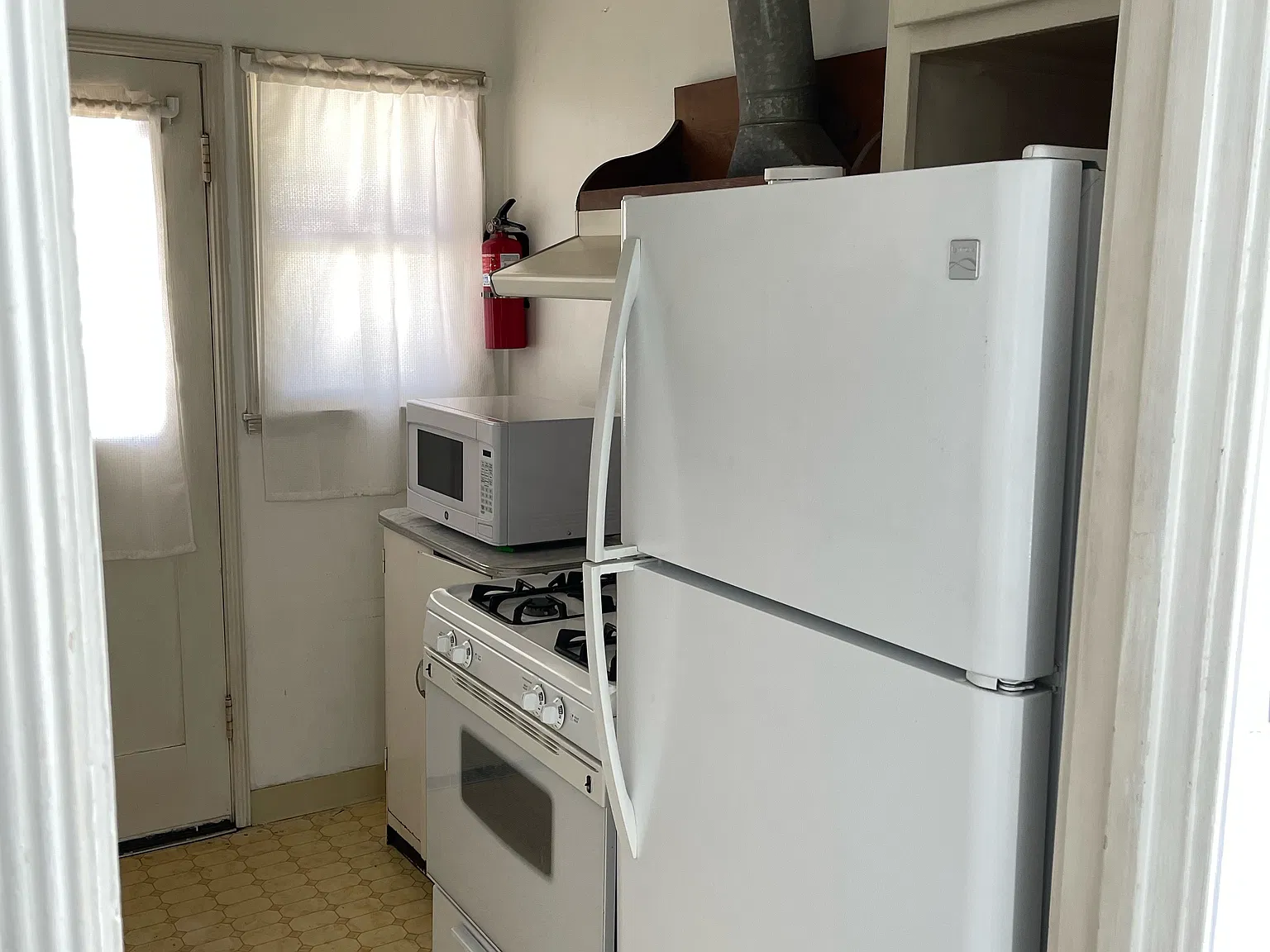 1 bed, 650 sqft, $1,050 — Photo 2