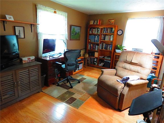 3rd image of 14 Parnell Dr
