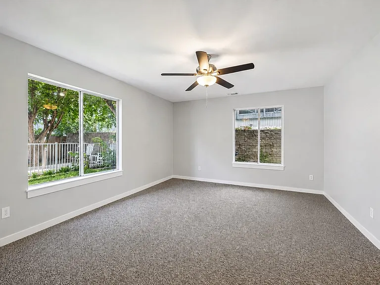 616 Lester St — Photo 22