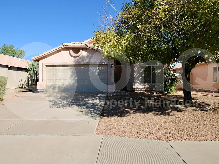 208 W Jasper Dr — Photo 2