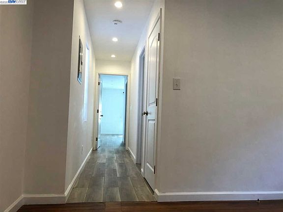 3rd image of 26 School St