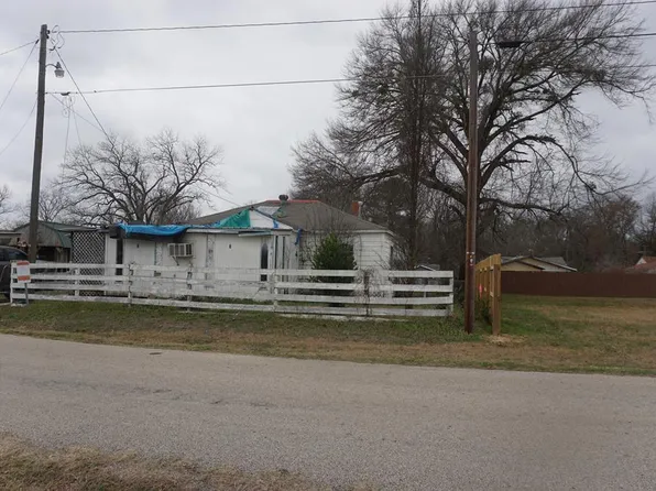 323 Lowe St, Palestine, TX 75803