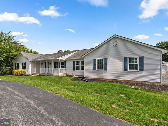 3rd image of 17513 Country View Way