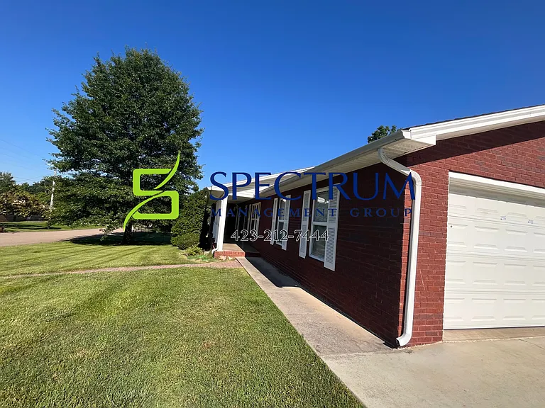 1733 Hugh Dr — Photo 2