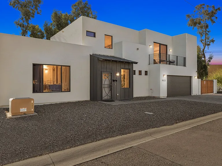 1923 E Monterey Way — Photo 1