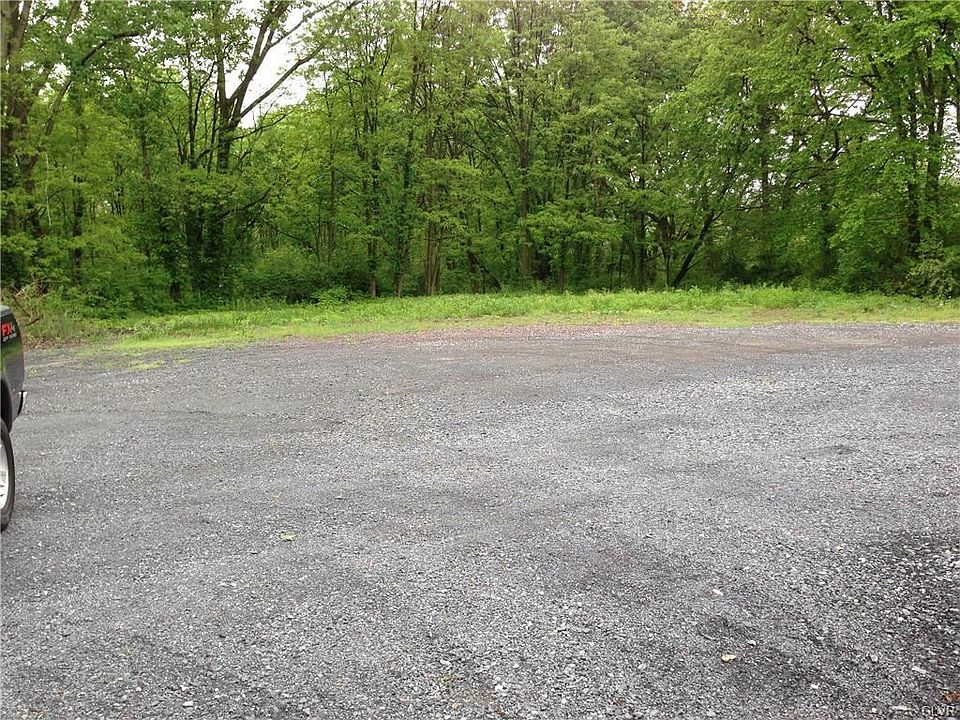 2nd image of 1033 Riverview Dr