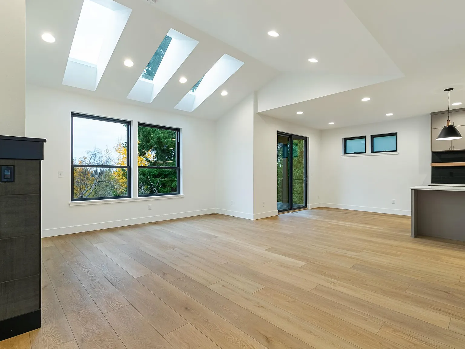 3 bed, 2.5 bath, 2100 sqft, $3,500 — Photo 4